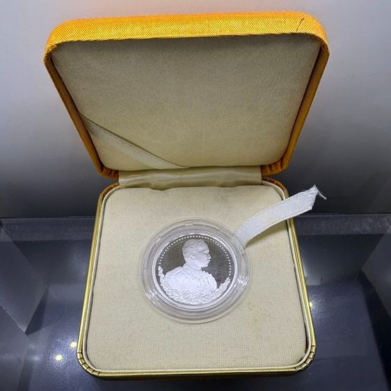 เหรียญพระรูป ร5 รุ่นมหาลาภ หลังยันต์ 12 ราศี เนื้อเงินขัดเงา บล็อกนอก ญสส พุทธาภิเษก วัดพระศรีศาสดาราม ปี2539 พร้อมกล่อง