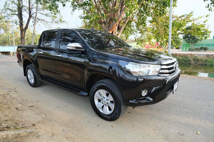 รถ Toyota Hilux Revo 2.4 E Prerunner สี ดำ