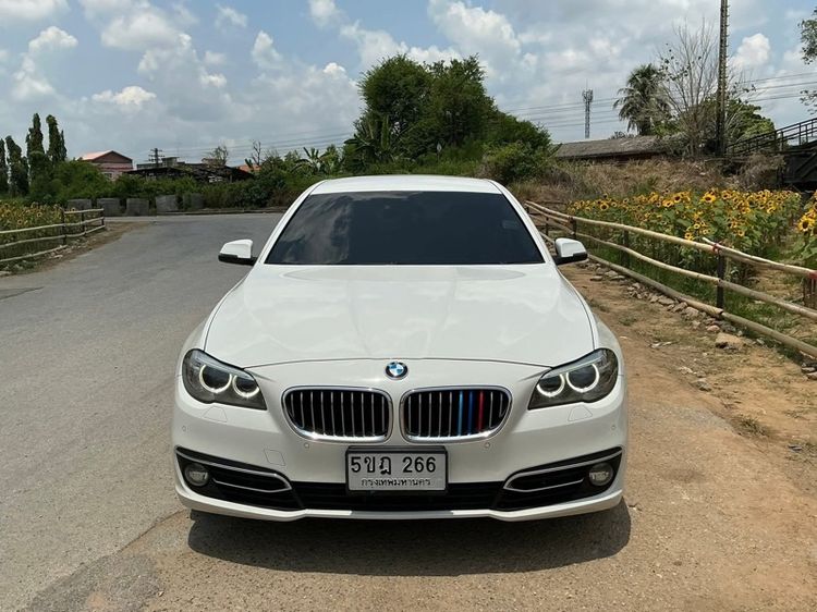 รถ BMW Series 5 520i สี ขาว