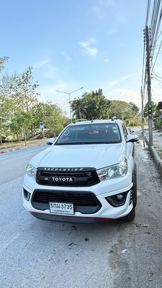 รถ Toyota Hilux Revo 2.4 Prerunner TRD Sportivo สี ขาว