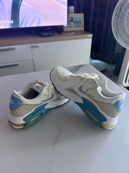 ผู้หญิง ขาว รองเท้าออกกำลังกาย Nike Air Max Excee ของแท้ครบกล่องมือสอง สภาพใหม่เอี่ยม ไซต์ 39