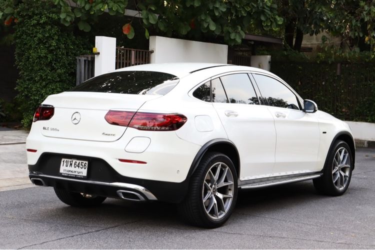 Mercedes-Benz GLC-Class 2021 GLC300e Utility-car ปลั๊กอินไฮบริด (PHEV) เกียร์อัตโนมัติ ขาว รูปที่ 4