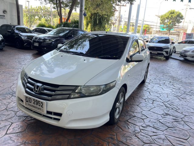 รถ Honda City 1.5 V สี ขาว