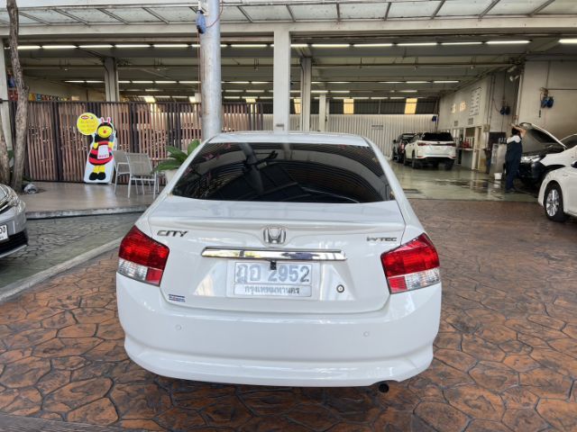 Honda City 2010 1.5 V Sedan เบนซิน LPG เกียร์อัตโนมัติ ขาว รูปที่ 4