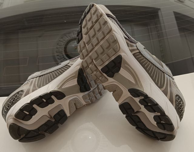 ขาย Nike vomero5  สภาพสวย ใส่เบาสบาย ของแท้ size 43-275cm รูปที่ 4