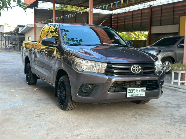 รถ Toyota Hilux Revo 2.4 J สี เทา