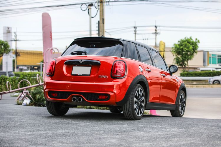 Mini COOPER 5 DOOR HATCH 2020 2.0 S Sedan เบนซิน ไม่ติดแก๊ส เกียร์อัตโนมัติ ส้ม รูปที่ 2