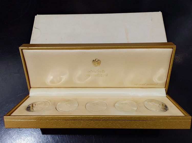 เหรียญพระพุทธปัญจภาคี เนื้อเงิน พิมพ์ใหญ่ ที่ระลึกพระราชพิธีกาญจนาภิเษก ในหลวงรัชกาลที่9 ปี พ.ศ.2539 พร้อมกล่อง ครบชุด 5 เหรียญ  รูปที่ 5