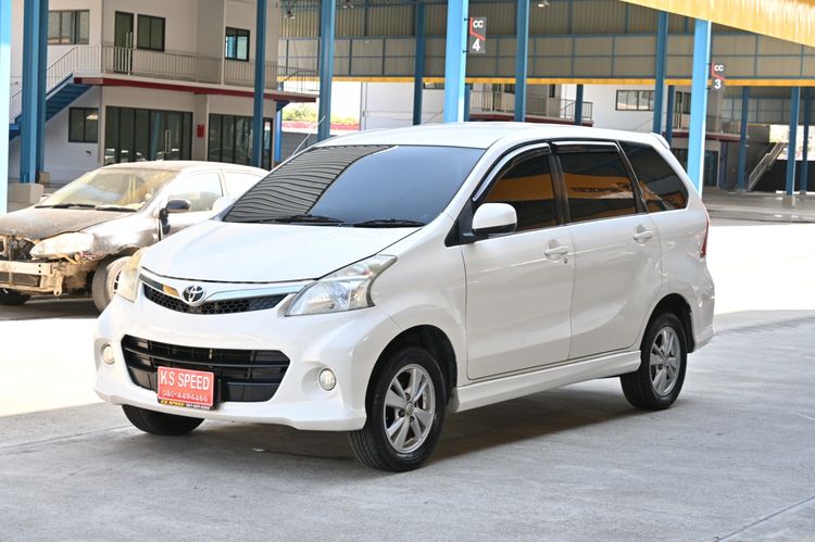 รถ Toyota Avanza 1.5 S สี ขาว