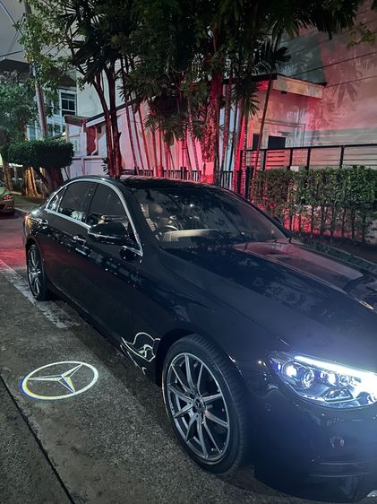 รถ Mercedes-Benz E-Class E300e สี ดำ