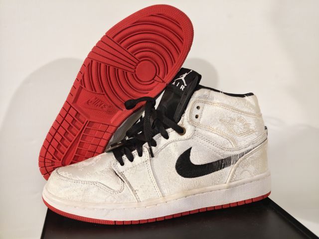 ขาว UK 7.5 | EU 41 1/3 | US 8 Nike Jordan 1 Mid Chinese New Year (แท้) 
