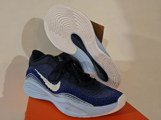 รองเท้าผ้าใบ Nike G.T. Hustle Academy EP ไซส์ US 9.5  EU 43 ใหม่ป้ายยังอยู่