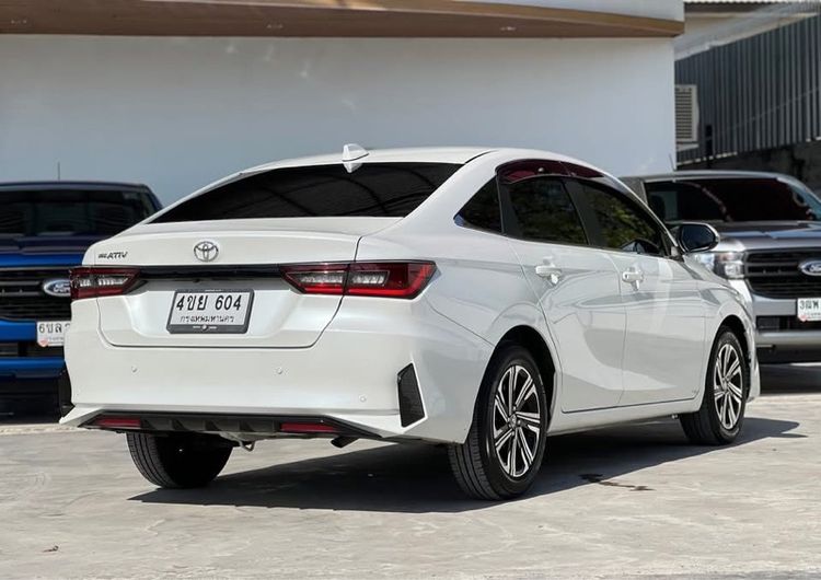 Toyota Yaris ATIV 2023 1.2 Premium Sedan เบนซิน ไม่ติดแก๊ส เกียร์อัตโนมัติ ขาว รูปที่ 4