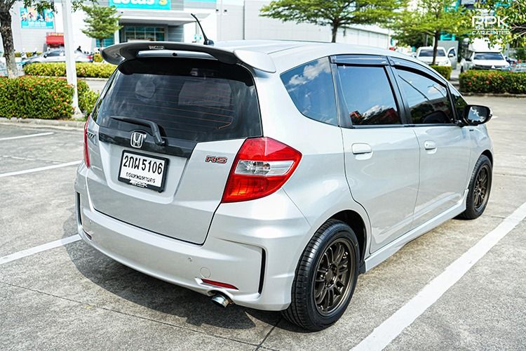 Honda Jazz 2013 1.5 JP Sedan เบนซิน ไม่ติดแก๊ส เกียร์อัตโนมัติ ขาว รูปที่ 4