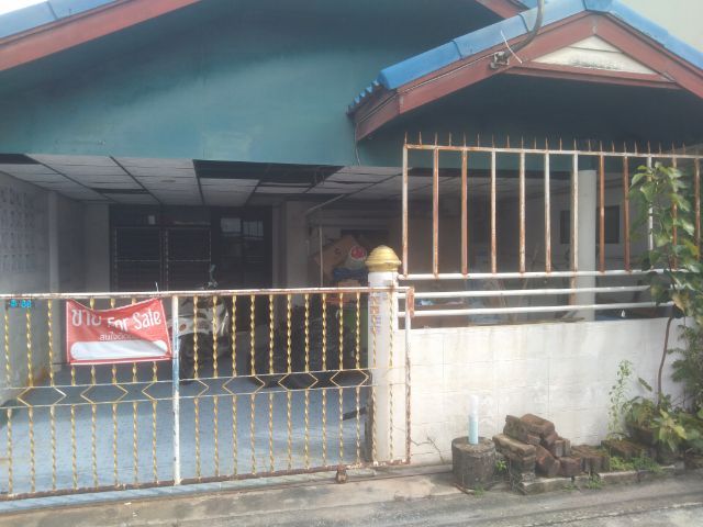 บ้านทาวน์เฮ้าส์ 2 ห้องนอน 1 ห้องน้ำพร้อมจอดรถหน้าบ้านได้ 1 คันพื้นที่บ้าน 23 ตารางวา