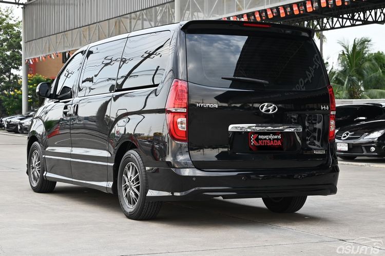 Hyundai H-1  2019 2.5 Deluxe Van ดีเซล ไม่ติดแก๊ส เกียร์อัตโนมัติ ดำ รูปที่ 3