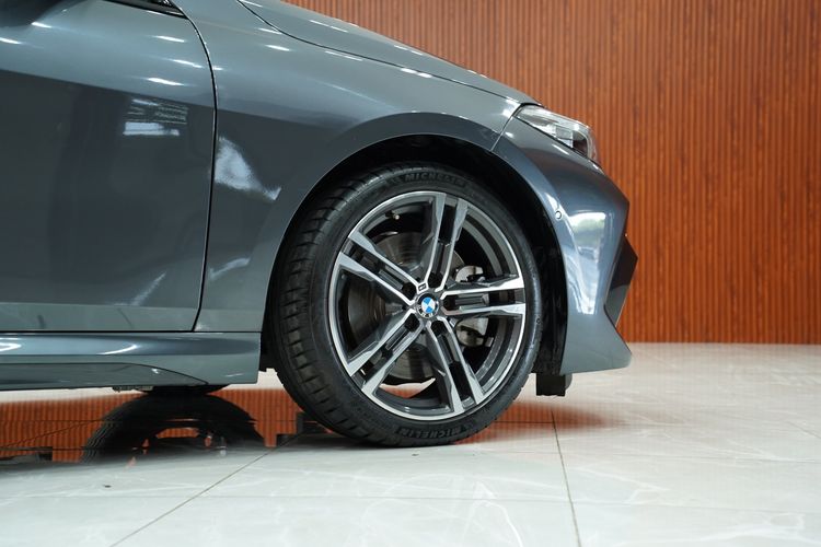 BMW Series 2 2021 220i Sedan เบนซิน เกียร์อัตโนมัติ เทา รูปที่ 4