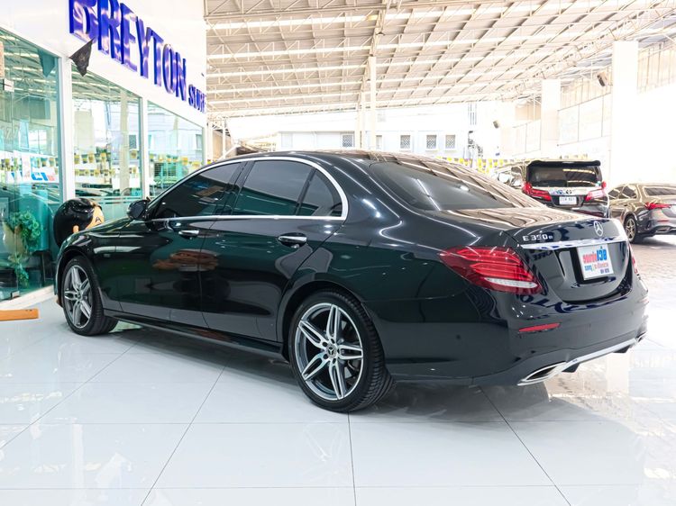 Mercedes-Benz E-Class 2017 E300e Sedan ปลั๊กอินไฮบริด (PHEV) ไม่ติดแก๊ส เกียร์อัตโนมัติ ดำ รูปที่ 4