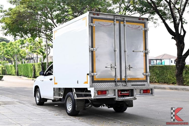 Toyota Hilux Revo 2023 2.4 Entry Pickup ดีเซล ไม่ติดแก๊ส เกียร์ธรรมดา ขาว รูปที่ 3