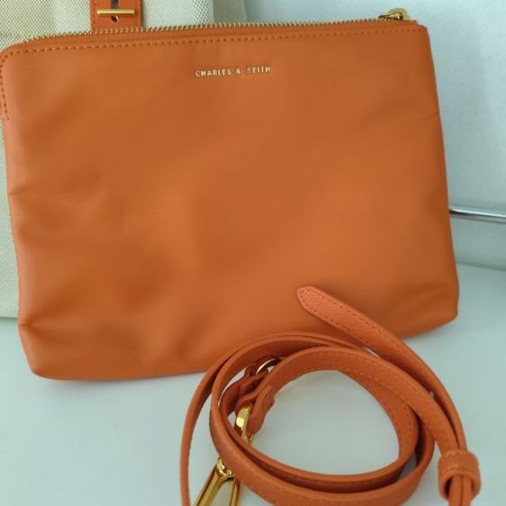 กระเป๋า CHARLES KEITH มือสองขายตามสภาพกรุณาอ่านรายระเอียดของคนรับได้กับของมือสอง รูปที่ 8