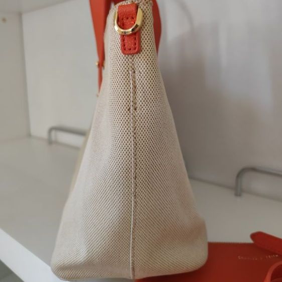 กระเป๋า CHARLES KEITH มือสองขายตามสภาพกรุณาอ่านรายระเอียดของคนรับได้กับของมือสอง รูปที่ 5