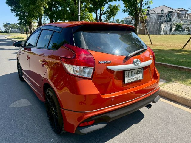 รถ Toyota Yaris 1.2 E สี ส้ม