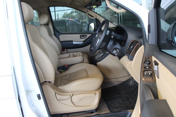 Hyundai H-1  2023 2.5 Elite Utility-car ดีเซล ไม่ติดแก๊ส เกียร์อัตโนมัติ ขาว รูปที่ 3