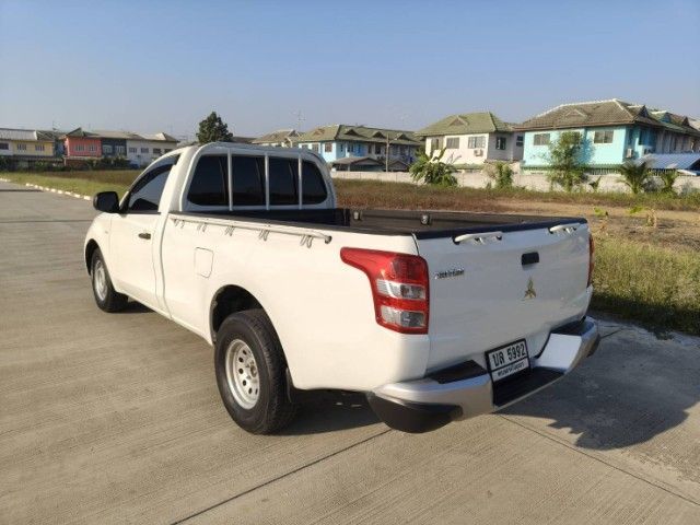 Mitsubishi Triton 2018 2.5 GL Pickup ดีเซล เกียร์ธรรมดา ขาว รูปที่ 2