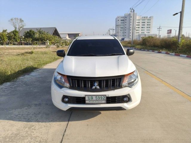 รถ Mitsubishi Triton 2.5 GL สี ขาว