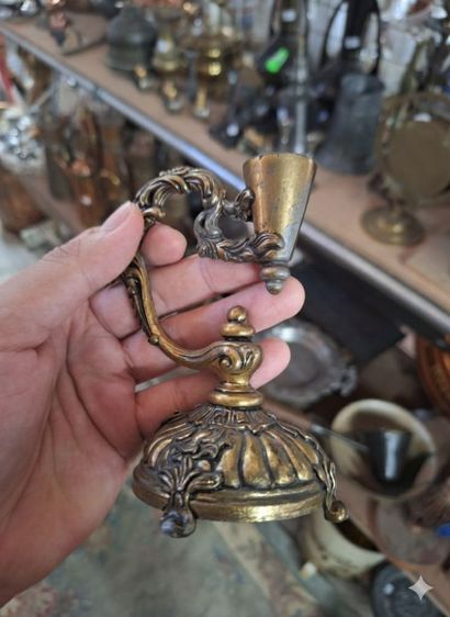 ของสะสมหายาก เชิงเทียนทองเหลืองอิตาลีดีไซน์คลาสสิก สภาพสวยสมบูรณ์"