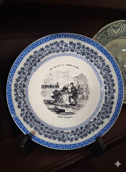 ​จานโชว์เซรามิกฝรั่งเศสวินเทจ ลาย "Les Voyages en Chemin de Fer" สวยหายาก