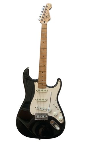 กีต้าร์ไฟฟ้าสีดำfender