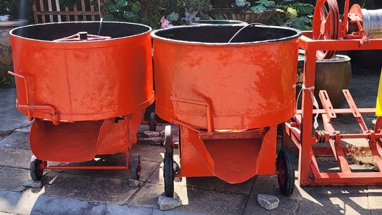 เครื่องมือก่อสร้าง เครื่องผสมปูนฉาบมือสอง