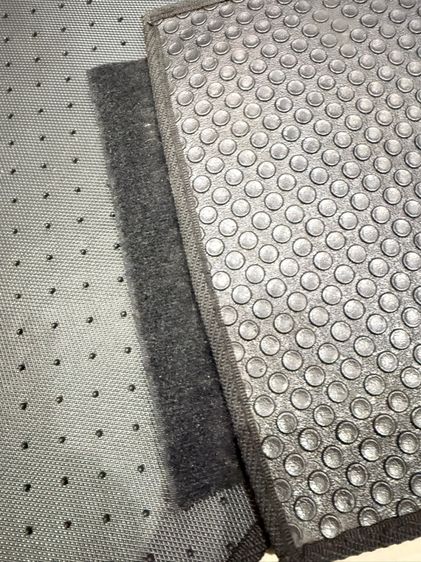 พรมกระดุม มือสอง  เก็บดีอย่างหนา ใส่ Benz c300e-c220d-c350e พรม มาพร้อมกับรถตอนที่ซื้อ ใส่ได้ไม่นานแล้วถอดออก  สภาพสวยงาม รูปที่ 3