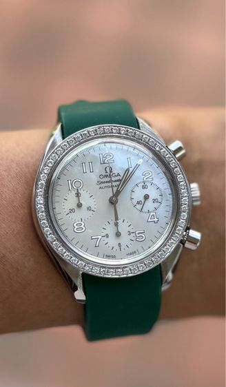 Omega Speedmaster reduced With Diamonds and mother of pearl รูปที่ 6