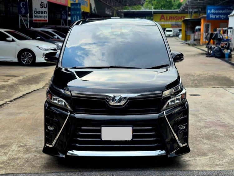 รถ Toyota Voxy 2.0 ZS สี ดำ