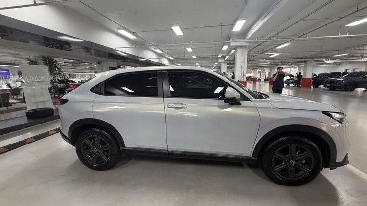 Honda HR-V 2022 1.5 EL e:HEV Sedan ไฮบริด ไม่ติดแก๊ส เกียร์อัตโนมัติ ขาว รูปที่ 3