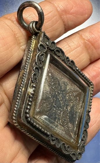 พระพรหมสี่หน้า เนื้อเงินหลังจาร เลี่ยมเงิน ไม่ทราบที่ รูปที่ 3