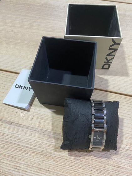 นาฬิกาข้อมือสุภาพสตรี DKNY รุ่น NY-8032  รุ่นนี้เป็นนาฬิกาดีไซน์ Ceramic Bangle สแตนเลสสตีลผสมเซรามิกสีดำ รูปที่ 6