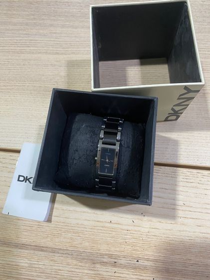 นาฬิกาข้อมือสุภาพสตรี DKNY รุ่น NY-8032  รุ่นนี้เป็นนาฬิกาดีไซน์ Ceramic Bangle สแตนเลสสตีลผสมเซรามิกสีดำ รูปที่ 7