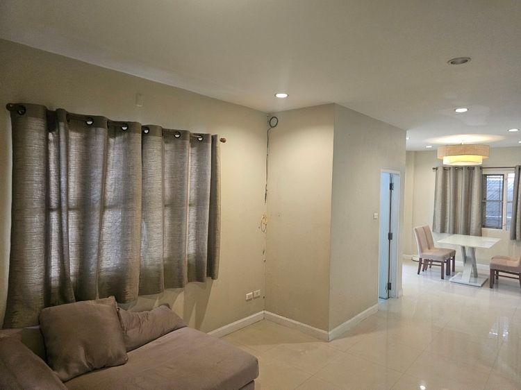 มีบางส่วน สร้างเสร็จก่อน 2010 ให้เช่าบ้านแฝด2ชั้น ม.สินเพชร บางบัวทองใกล้ถนนใหญ่กาญจนาภิเษก 600 เมตรใกล้ MRT คลองบางไผ่ รูปที่ 2