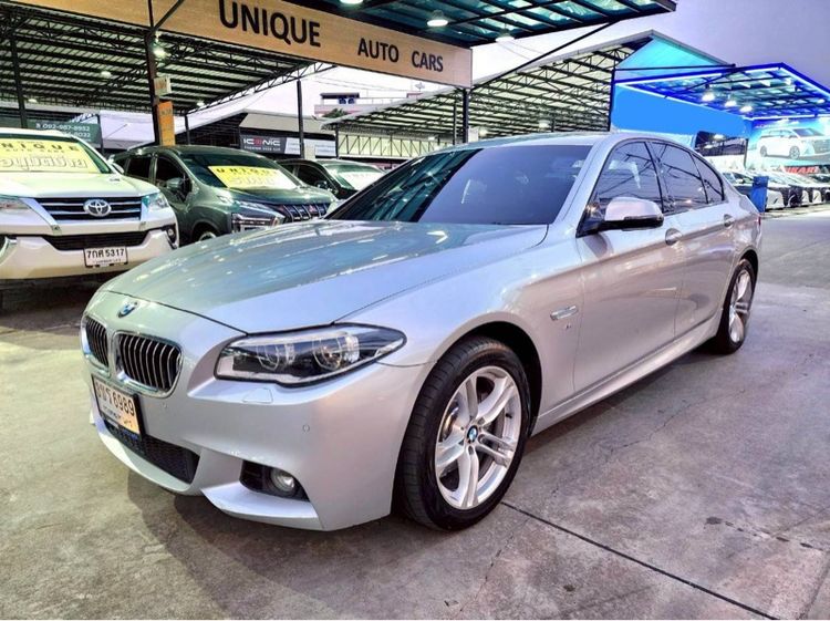รถ BMW Series 5 525d สี บรอนซ์เงิน