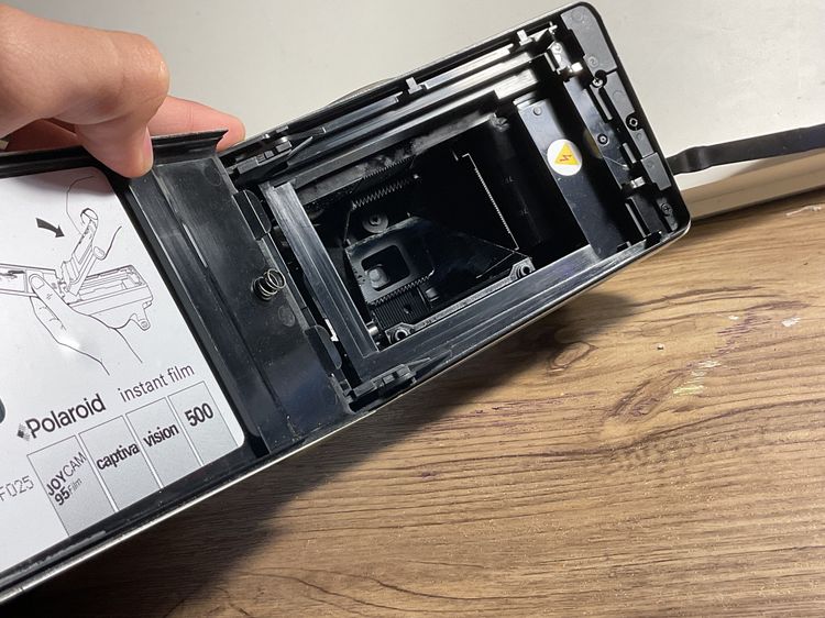 Polaroid joycamไม่มีฟิล์มแล้ว เหลือใช้งานตัวกล้องเท่านั้น  เหมาะสำหรับสะสมตกแต่งถ่ายภาพเชิงทดลอง  มีแฟลชในตัว  รูปที่ 8