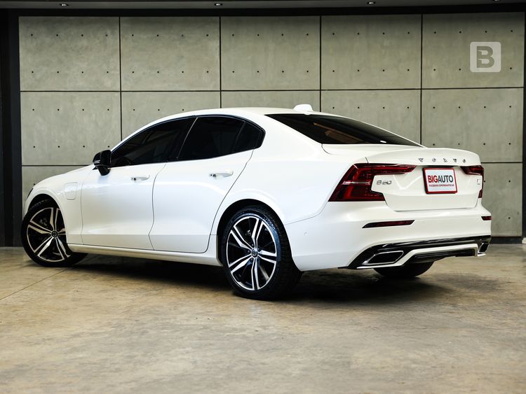 Volvo S60 2021 2.0 T8 R-Design 4WD Sedan ปลั๊กอินไฮบริด (PHEV) ไม่ติดแก๊ส เกียร์อัตโนมัติ ขาว รูปที่ 4