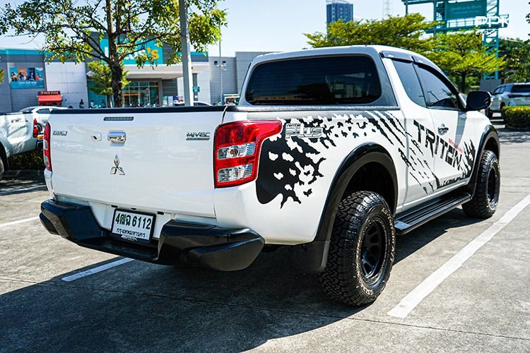 Mitsubishi Triton 2018 2.4 GLS Plus Pickup ดีเซล ไม่ติดแก๊ส เกียร์ธรรมดา ขาว รูปที่ 4