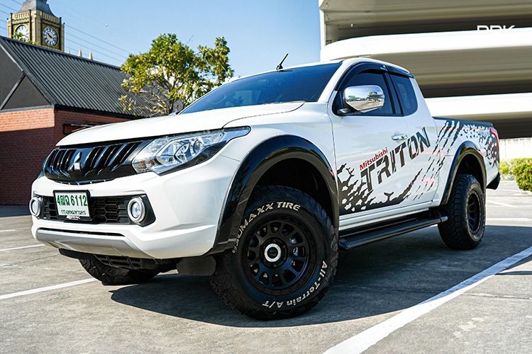 รถ Mitsubishi Triton 2.4 GLS Plus สี ขาว