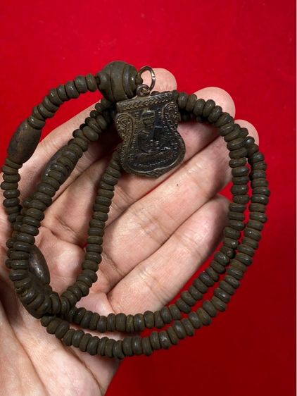 🔺สร้อยลูกประคำพร้อมหรียญเลื่อนสมณศักดิ์ (เหรียญผ่าปาก)หลวงปู่ทวด ปี 2508  วัดช้างให้ จ.ปัตตานี