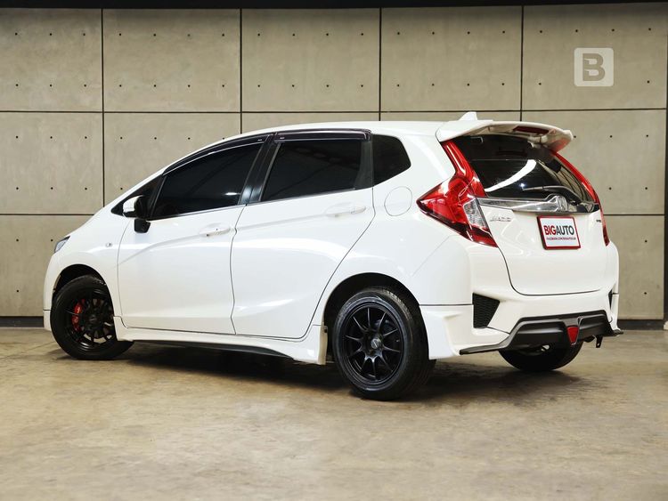 Honda Jazz 2017 1.5 V Sedan เบนซิน ไม่ติดแก๊ส เกียร์อัตโนมัติ ขาว รูปที่ 3