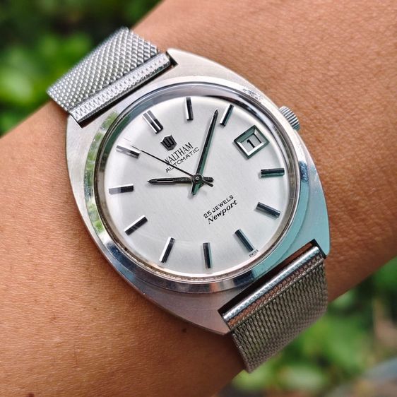 WALTHAM NEW PORT AUTOMATIC  หน้าปัดลายเสี้ยนสวย สะอาดตามาก เดินปกติ หลักสวย เข็มเดินเนียนๆ ขึ้นลานได้ มีวันที่ สภาพดี 