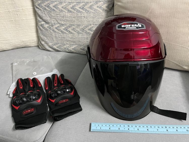 หมวกกันน็อค อื่นๆ หมวกกันน็อก สภาพ 90เปอ ถุงมือใหม่เอี่ยม